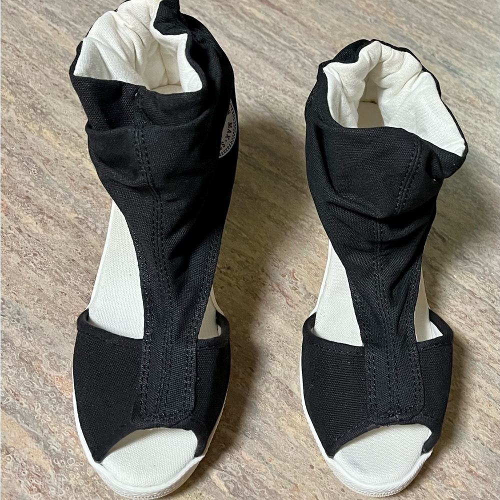 Max Star wedge sandals